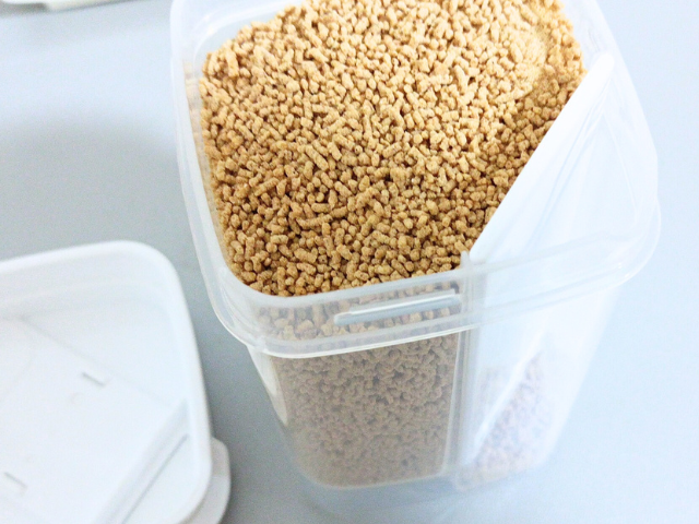 セリア：ひとふりで計量できる洗剤ボトルにだしの素